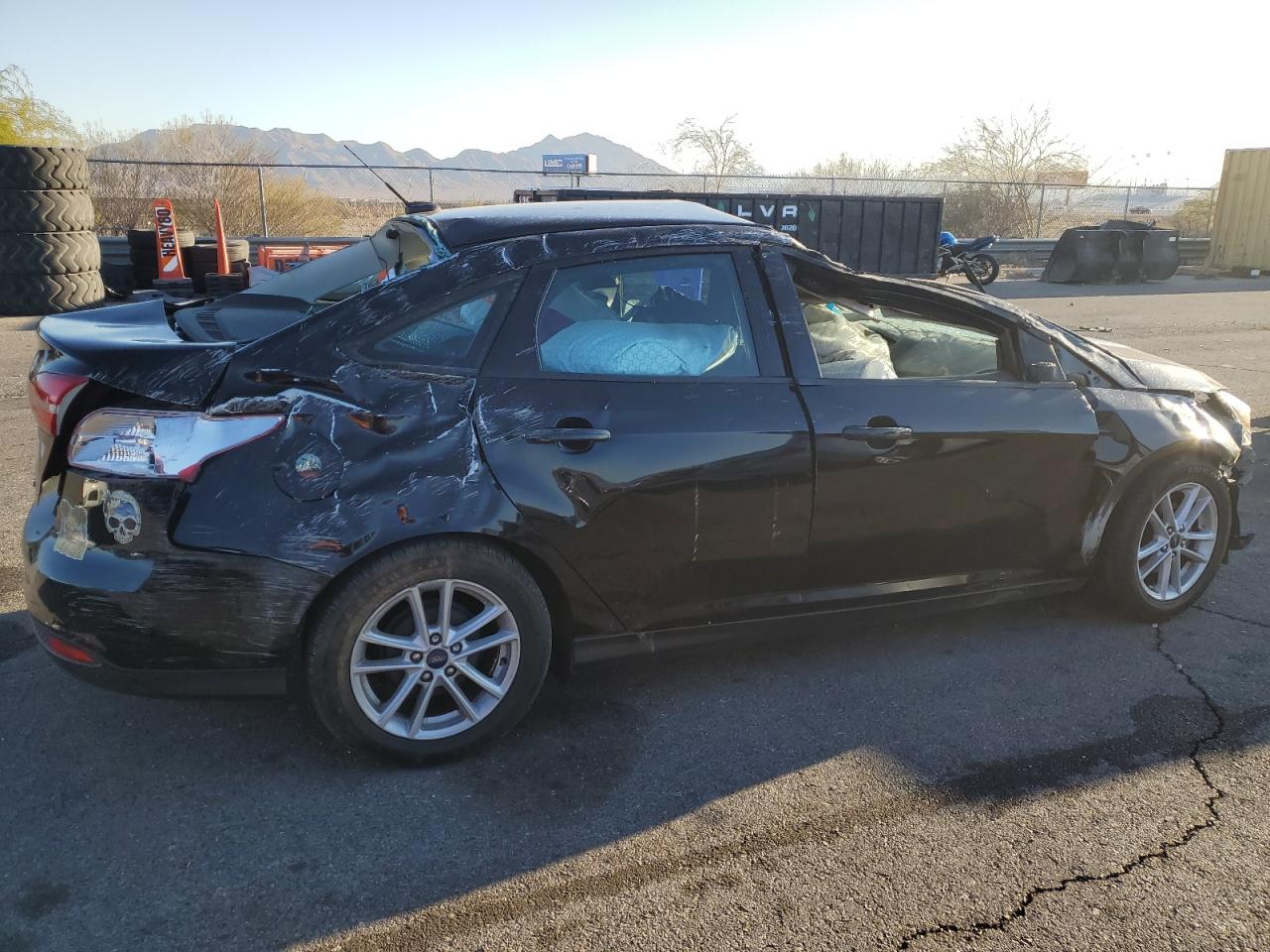 VIN 1FADP3F24JL224885 2018 FORD FOCUS no.3