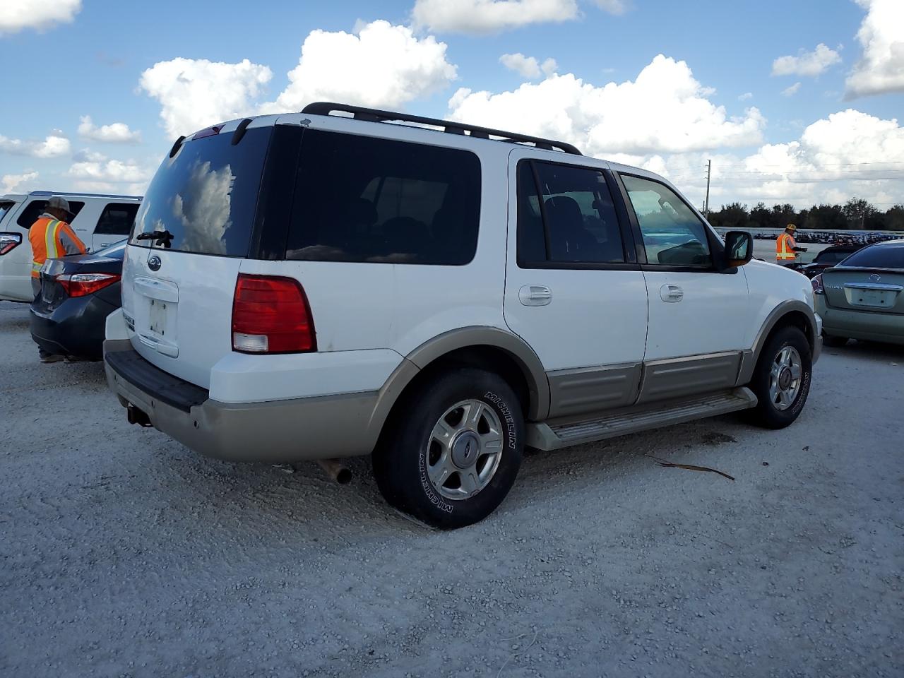 2005 Ford Expedition - Image 3