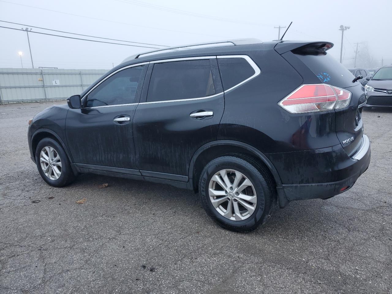2015 Nissan Rogue - Image 2