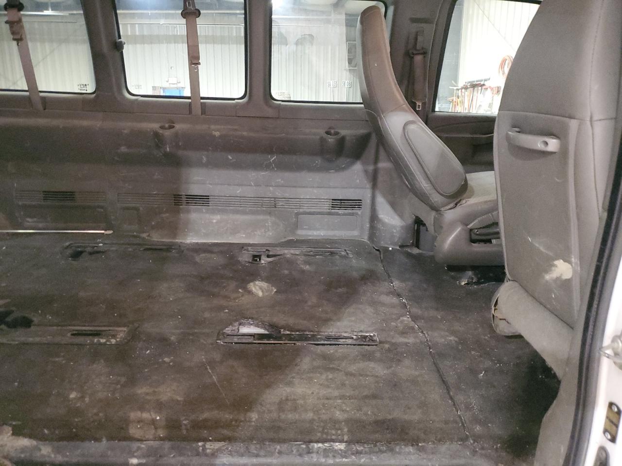 2018 Chevrolet Express - Image 11