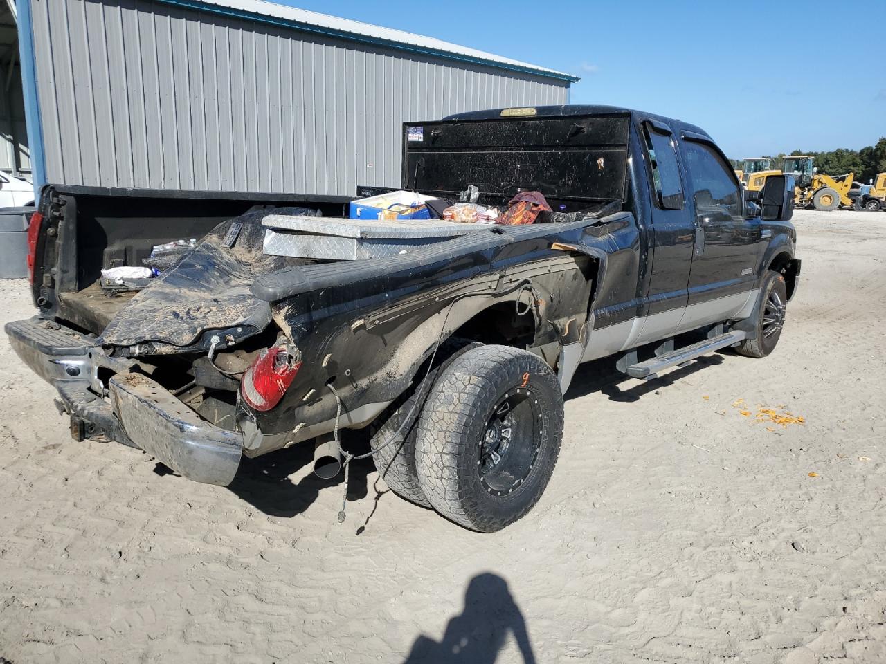 2005 Ford F350 - Image 3