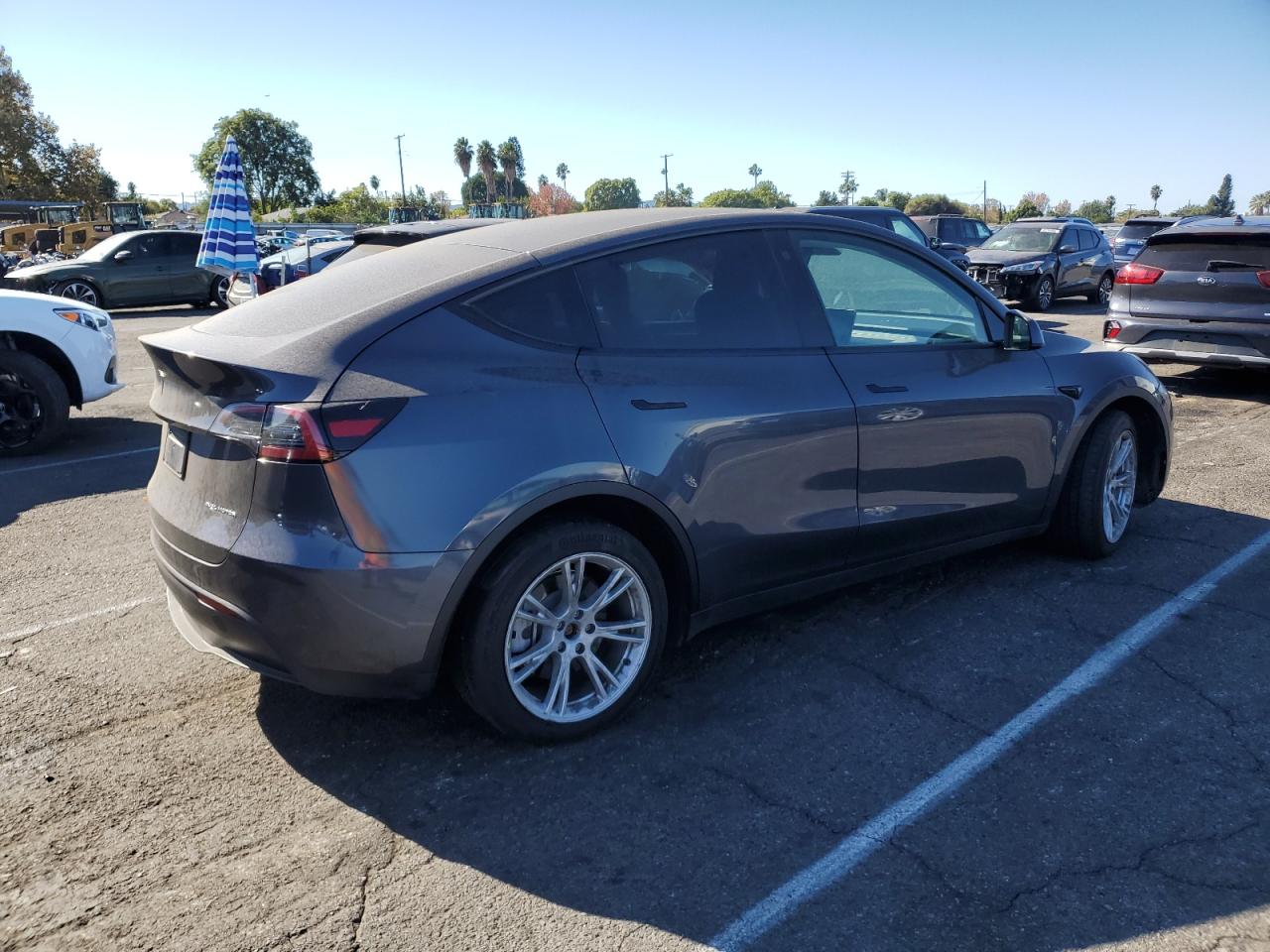 VIN 7SAYGDEE4PF606670 2023 TESLA MODEL Y no.3