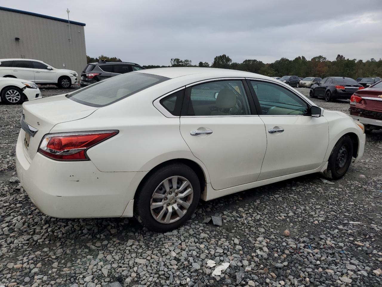 2015 Nissan Altima - Image 3