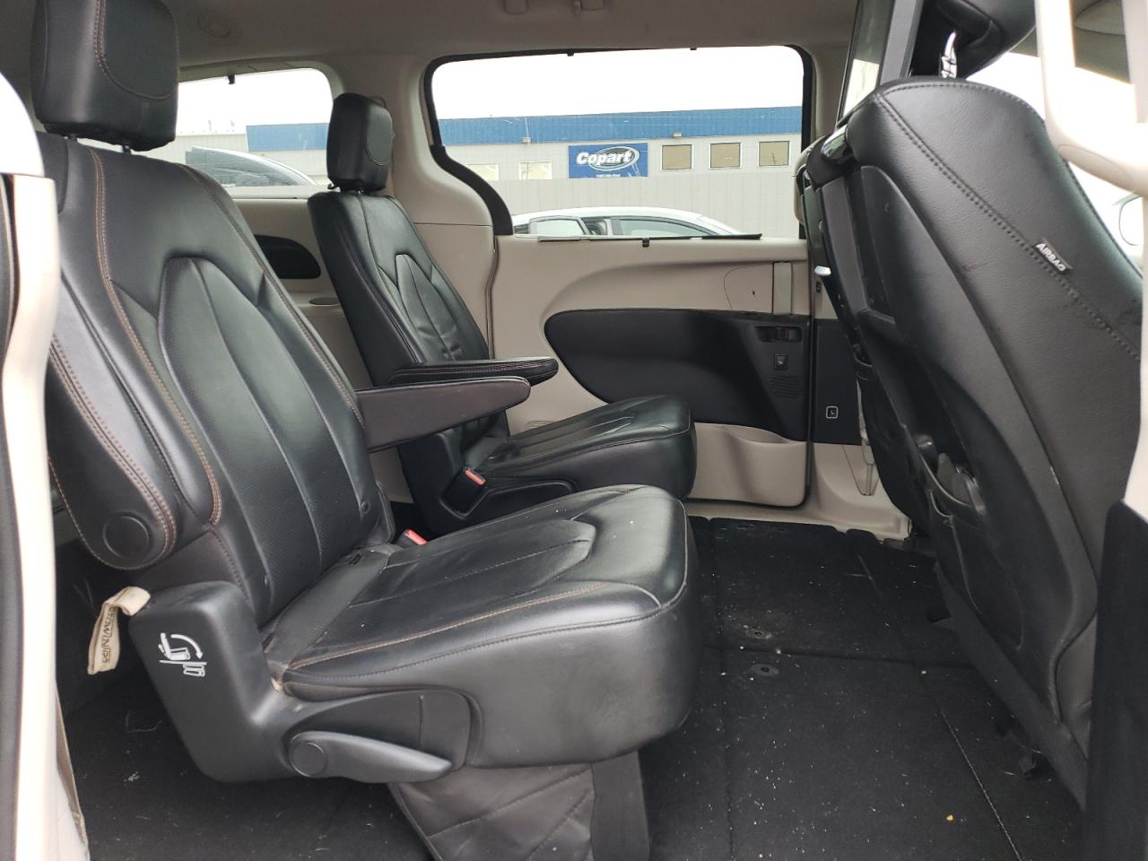 2017 Chrysler Pacifica - Image 11