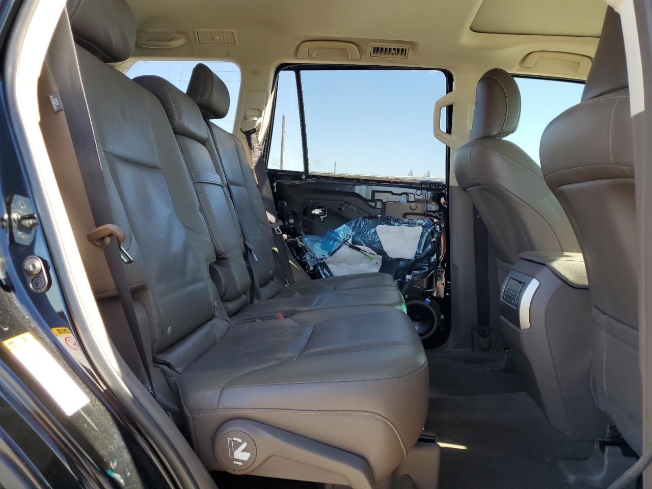 2015 Lexus GX - Image 11