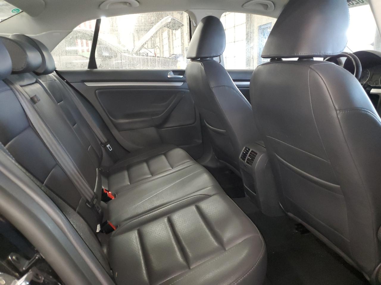 2009 Volkswagen Jetta - Image 10