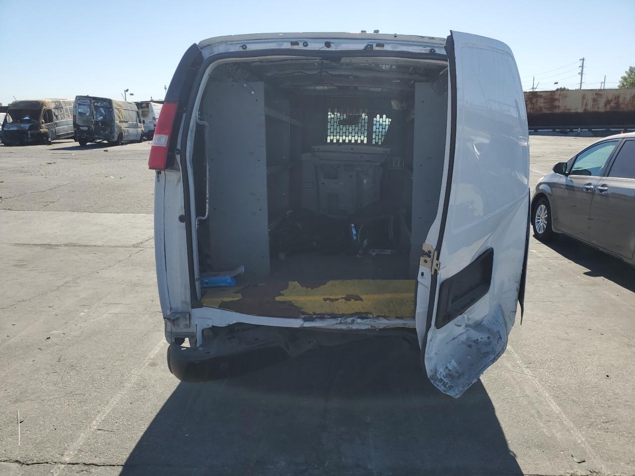 VIN 1GCWGAFP6L1276634 2020 CHEVROLET EXPRESS no.6