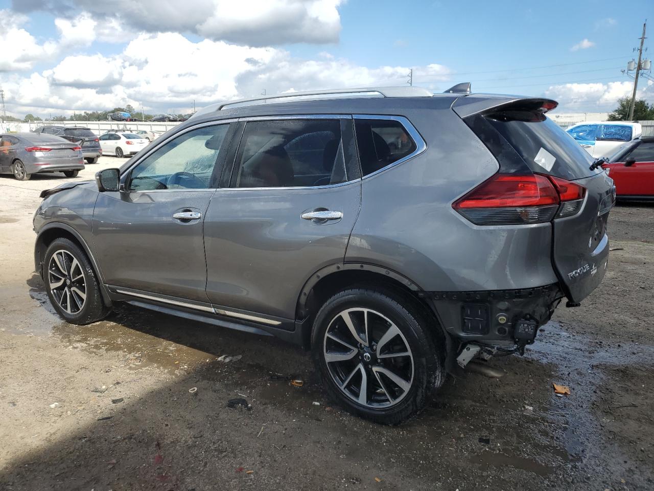 2017 Nissan Rogue - Image 2