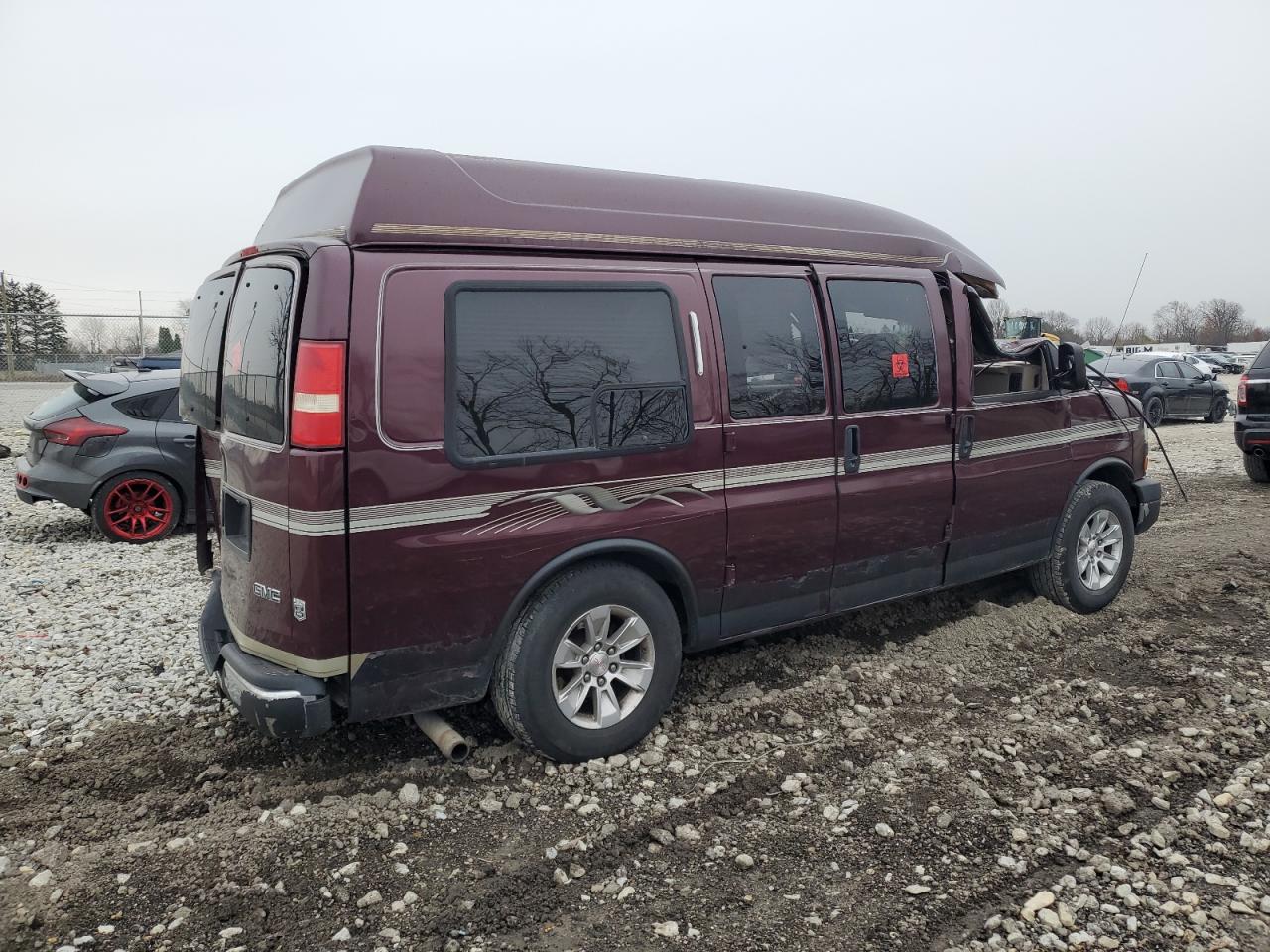 2003 GMC Savana - Image 3