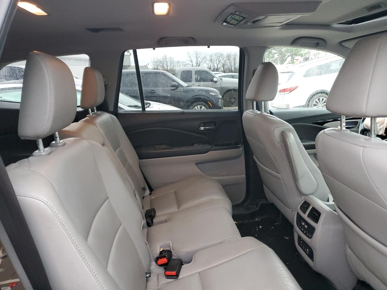 2018 Honda Pilot - Image 11