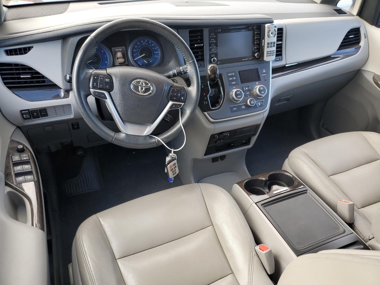 2020 Toyota Sienna - Image 8