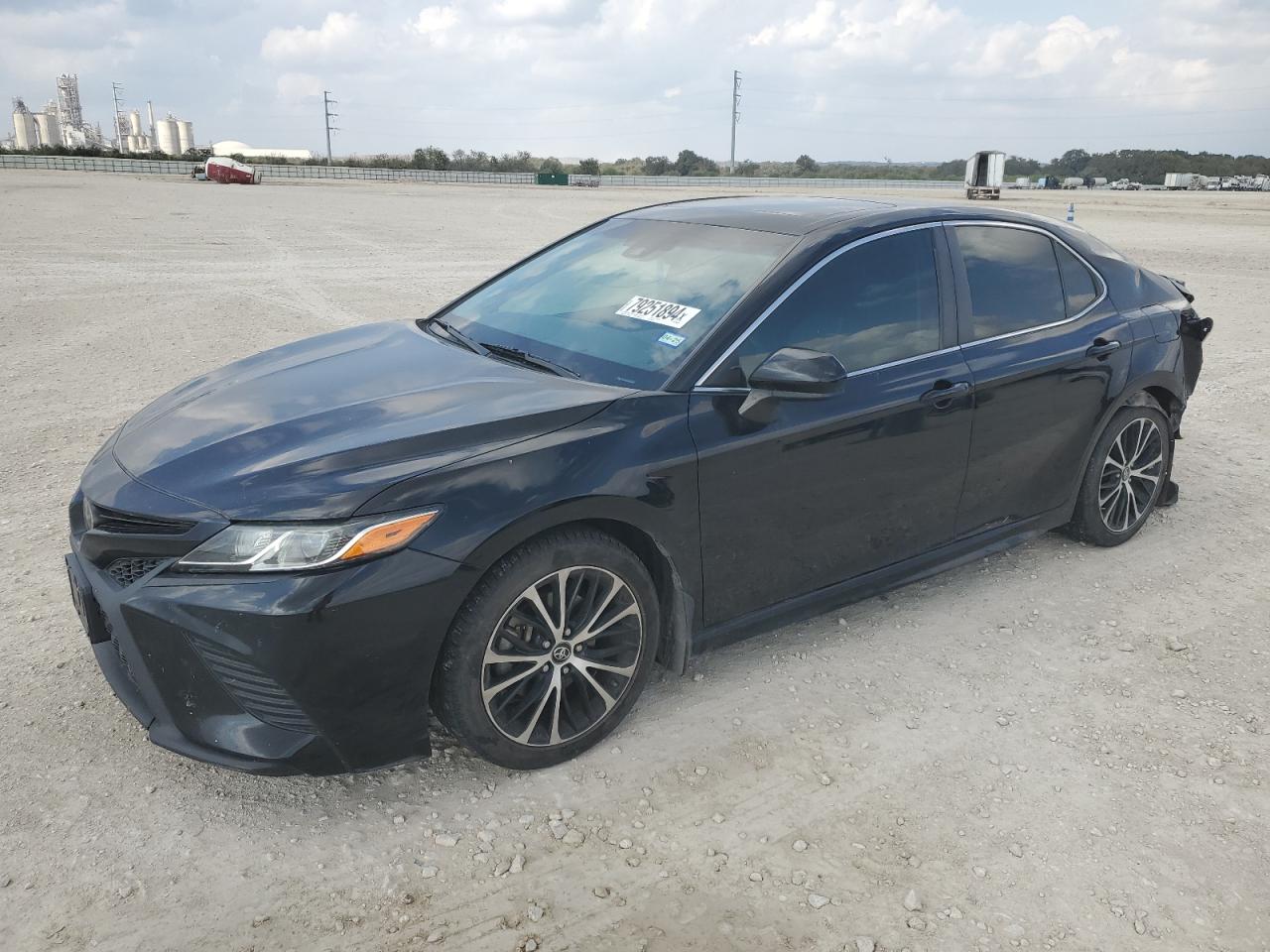 VIN 4T1B11HKXJU067938 2018 TOYOTA CAMRY no.1