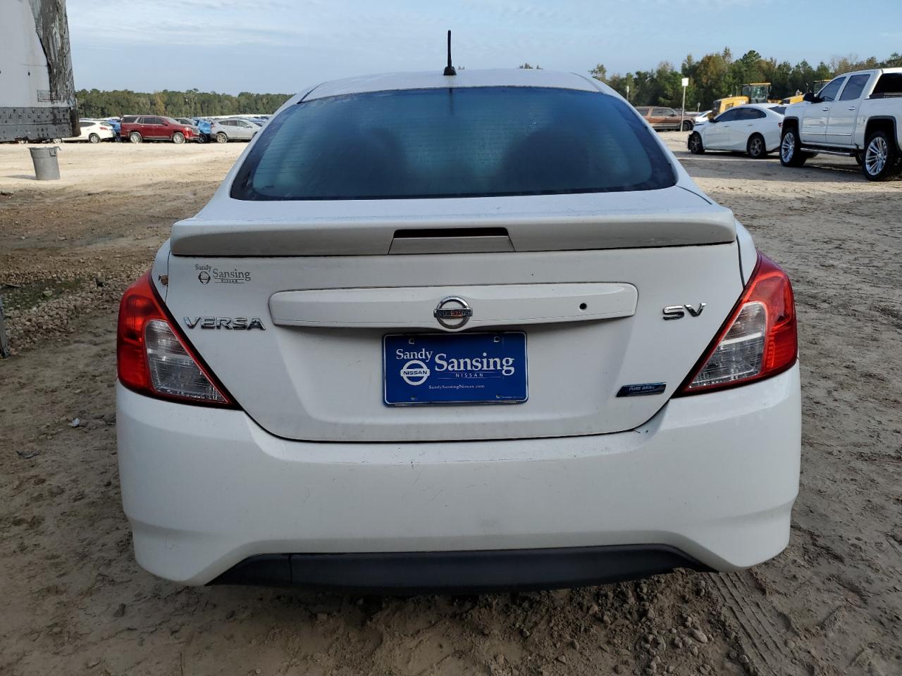 2015 Nissan Versa S VIN: 3N1CN7AP4FL930517 Lot: 77783194