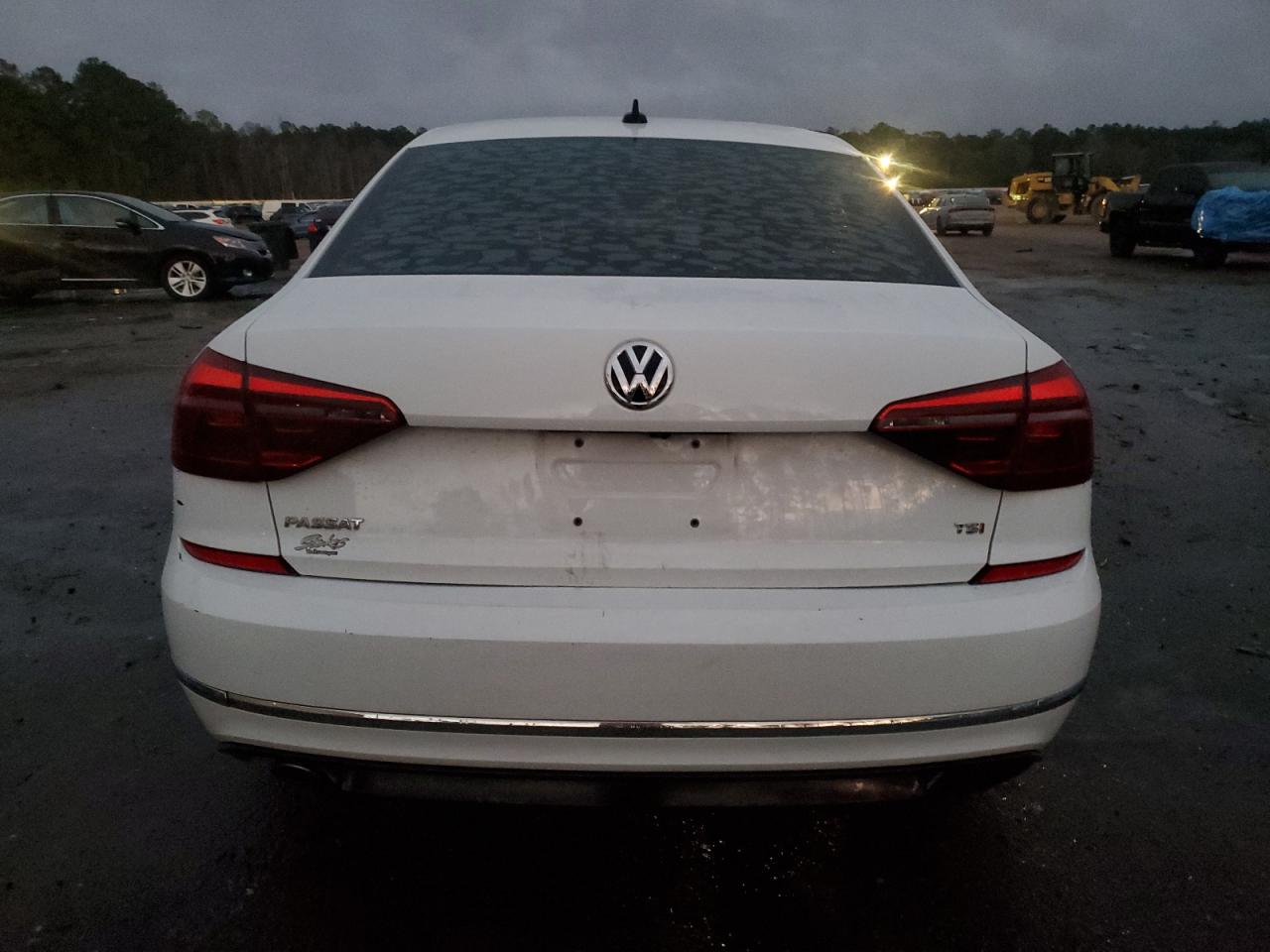 2018 Volkswagen Passat - Image 6