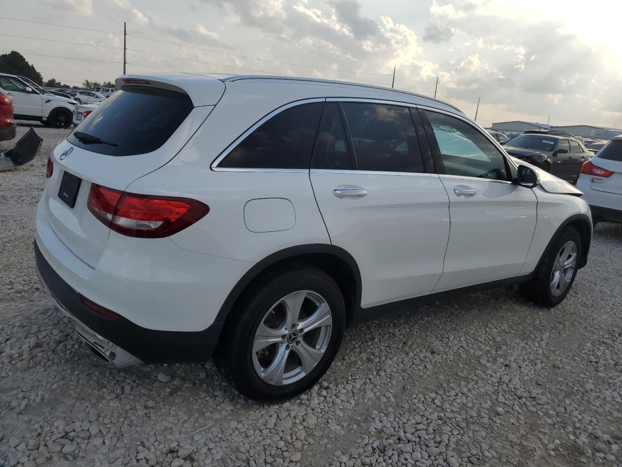2017 Mercedes-Benz GLC - Image 3