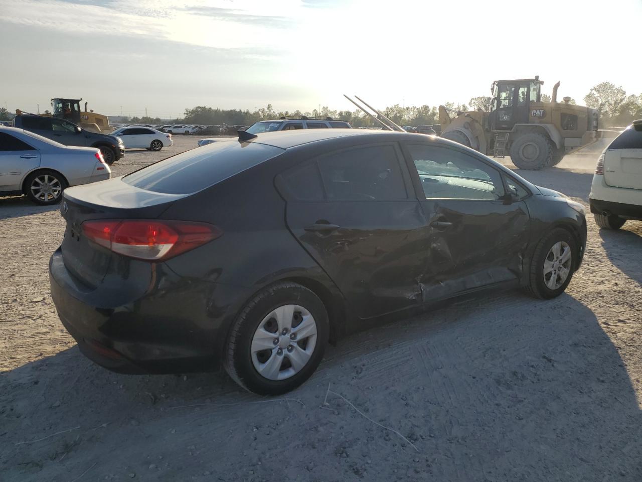 VIN 3KPFK4A75JE209525 2018 KIA FORTE no.3