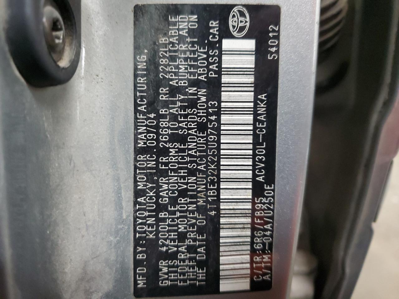 2005 Toyota Camry - Image 12