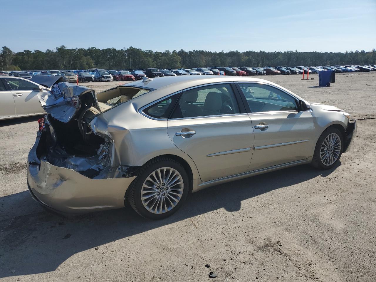 2018 Toyota Avalon - Image 3