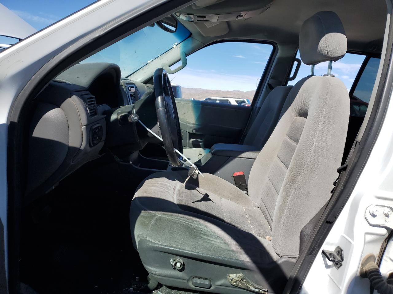 2005 Ford Explorer - Image 7