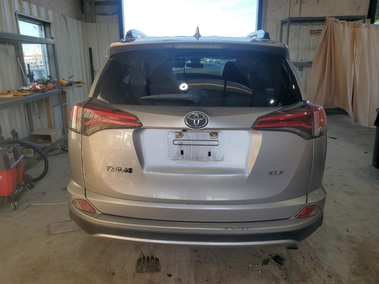 2018 Toyota RAV 4 - Image 6