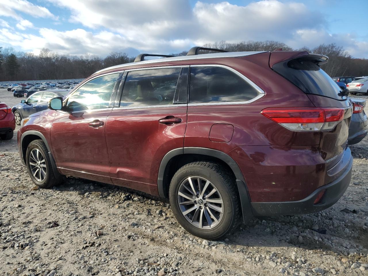 2017 Toyota Highlander - Image 2