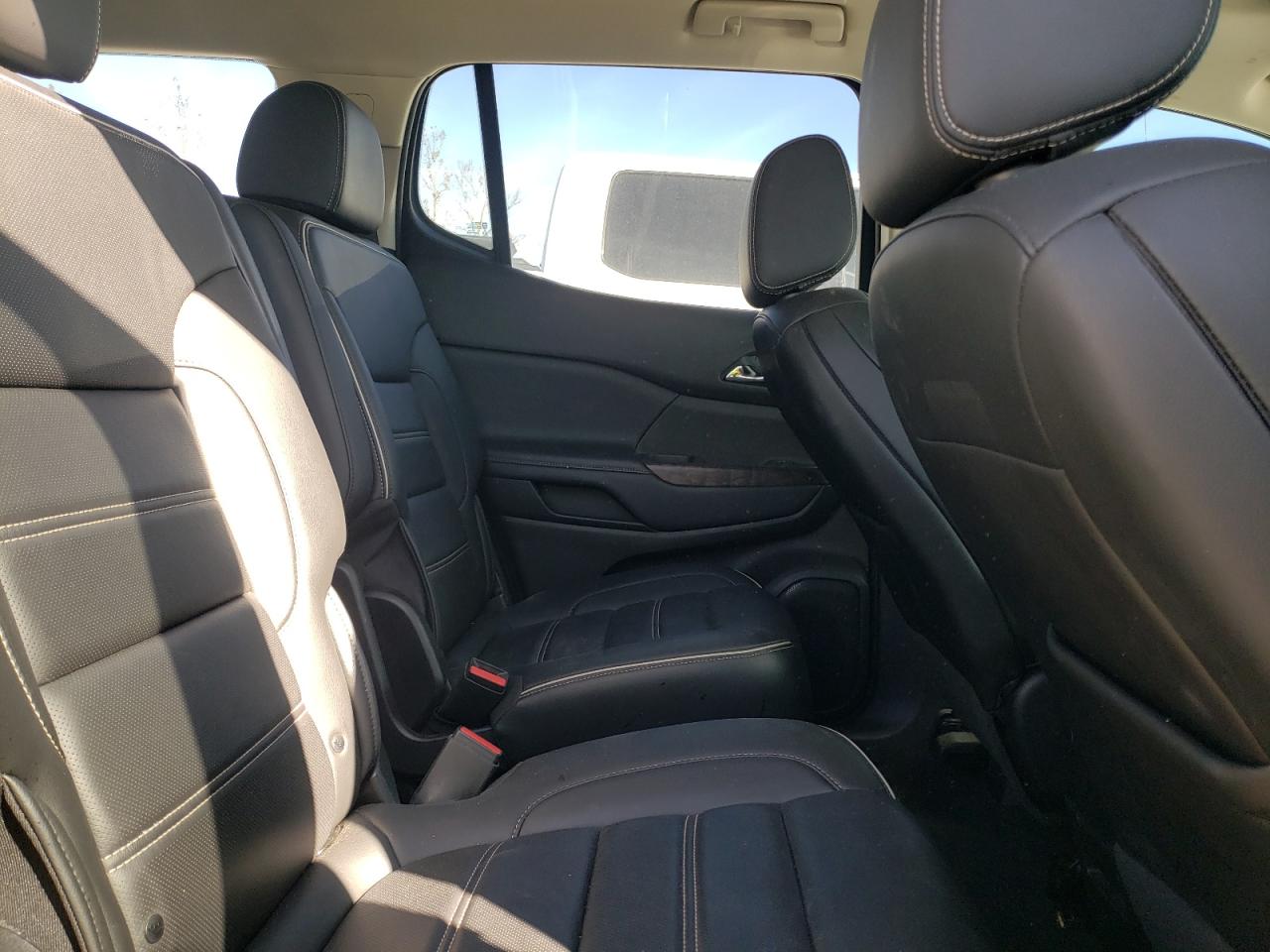 2021 GMC Acadia - Image 11