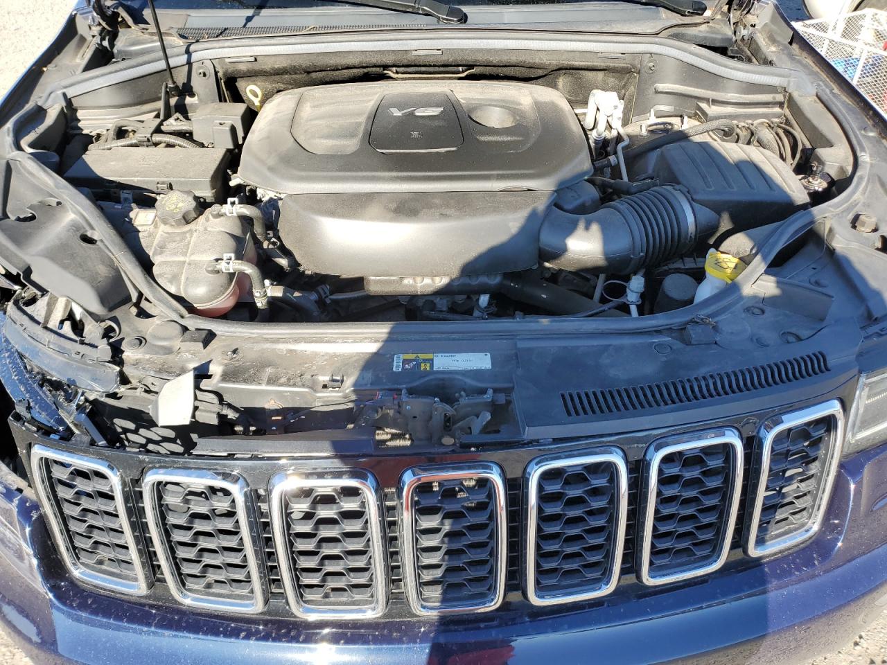 2017 Jeep Grand Cherokee - Image 12