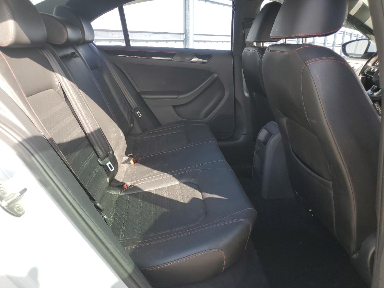 2017 Volkswagen Jetta - Image 10