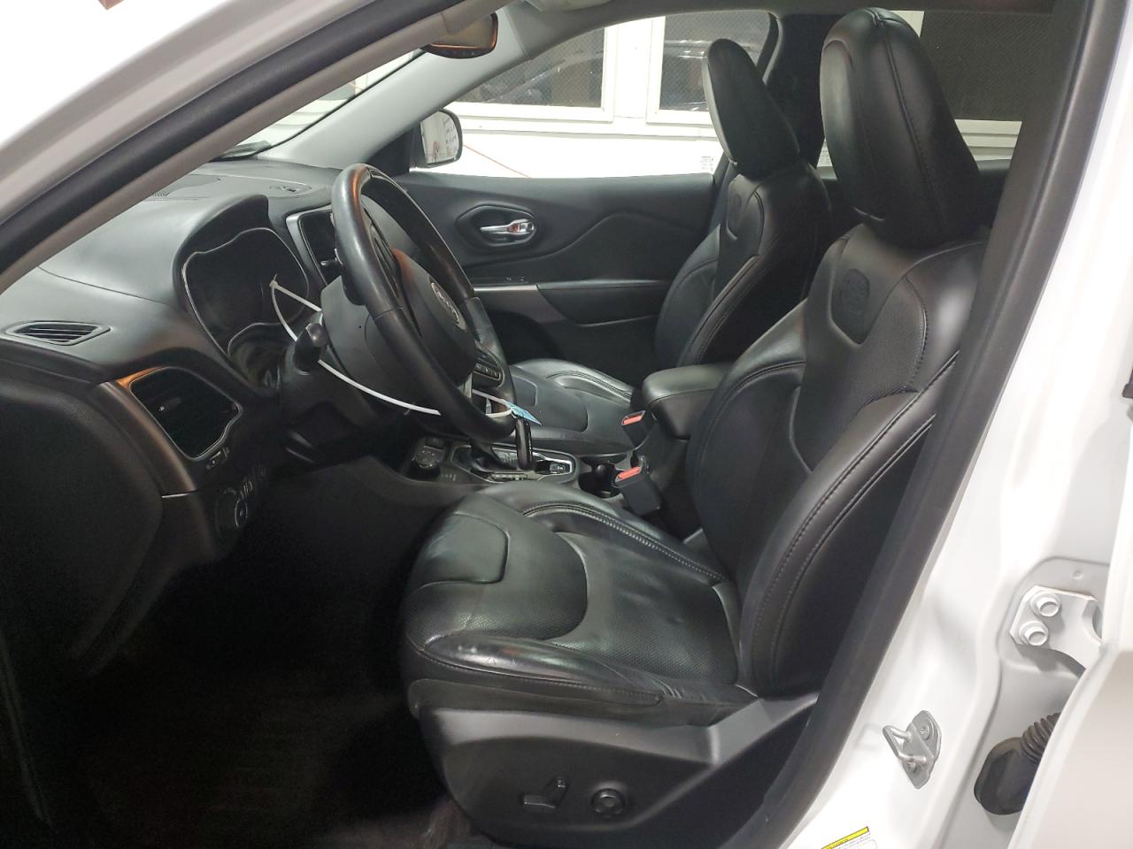 2019 Jeep Cherokee - Image 7