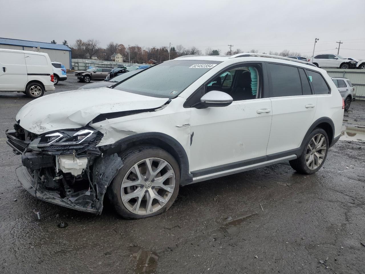 2019 Volkswagen Golf - Image 1