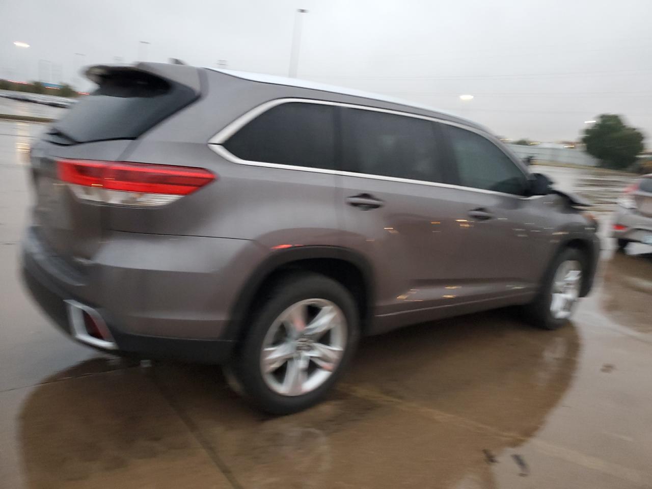 2018 Toyota Highlander - Image 3