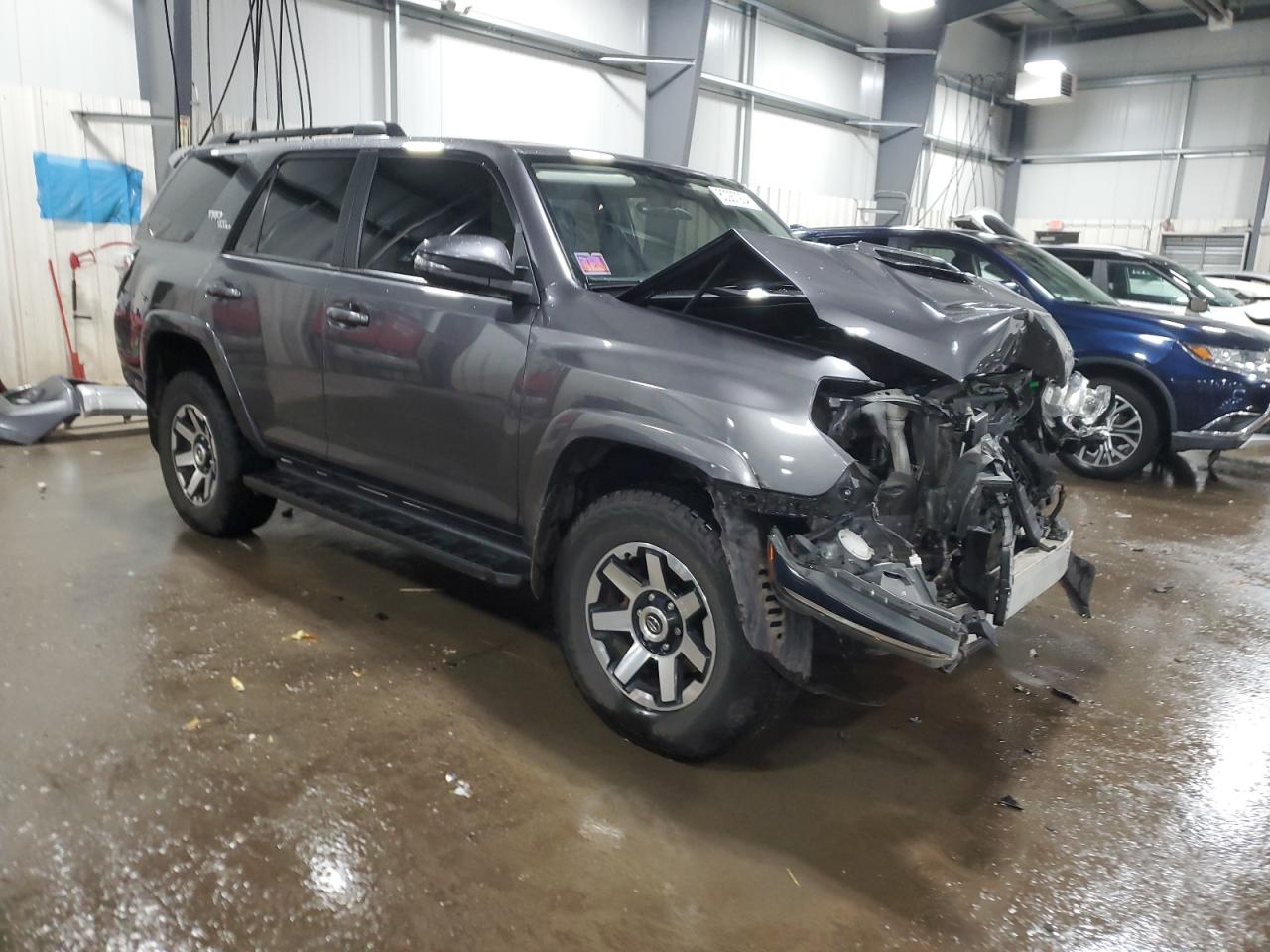 VIN JTEBU5JR1K5709156 2019 TOYOTA 4RUNNER no.4