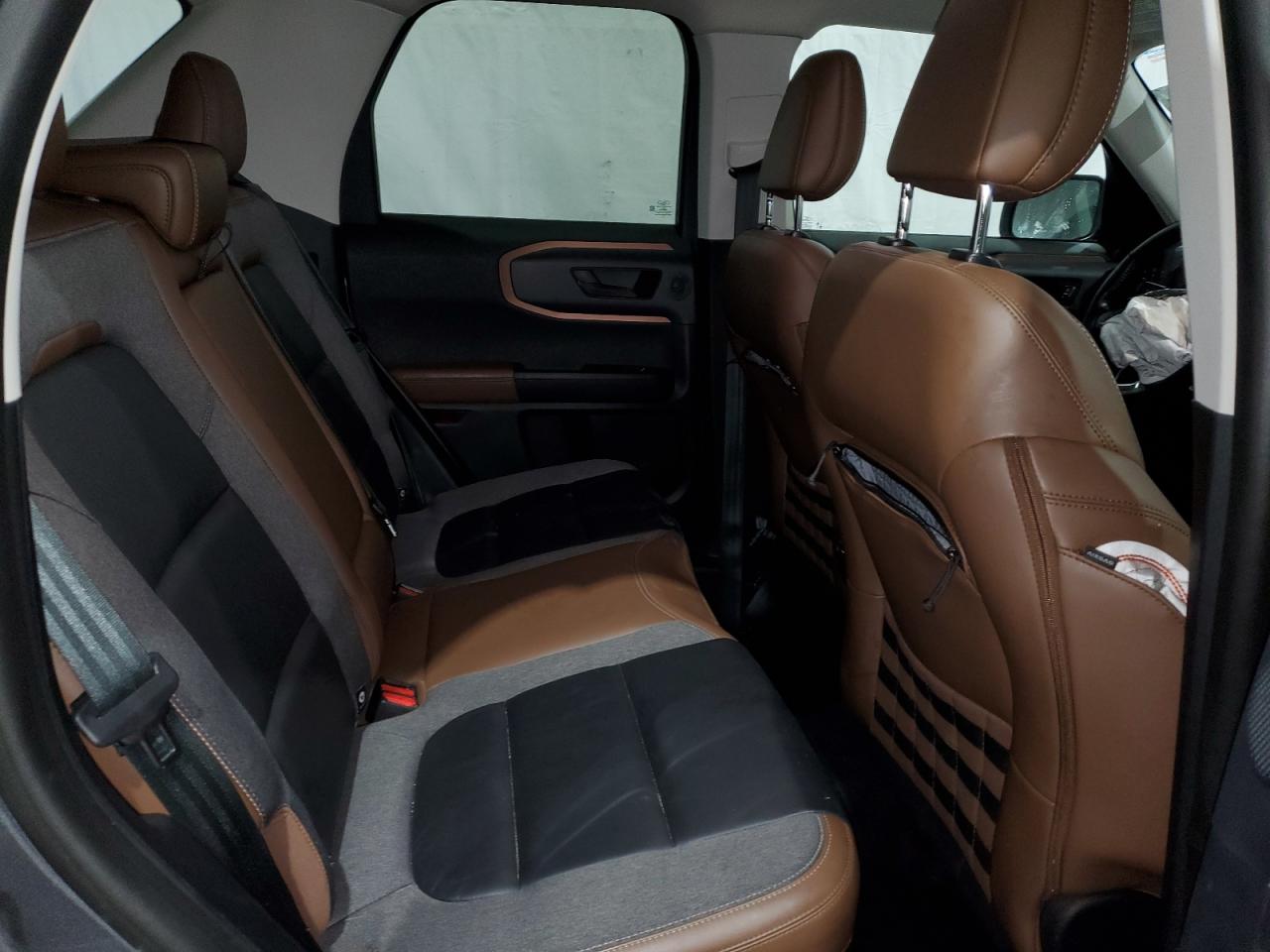 2022 Ford Bronco - Image 11