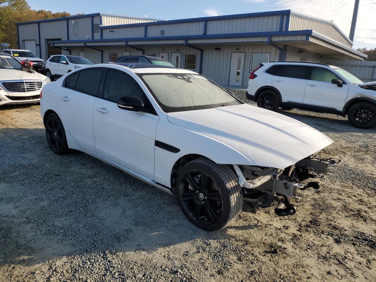 VIN SAJAE4BG7HA964643 2017 JAGUAR XE no.4