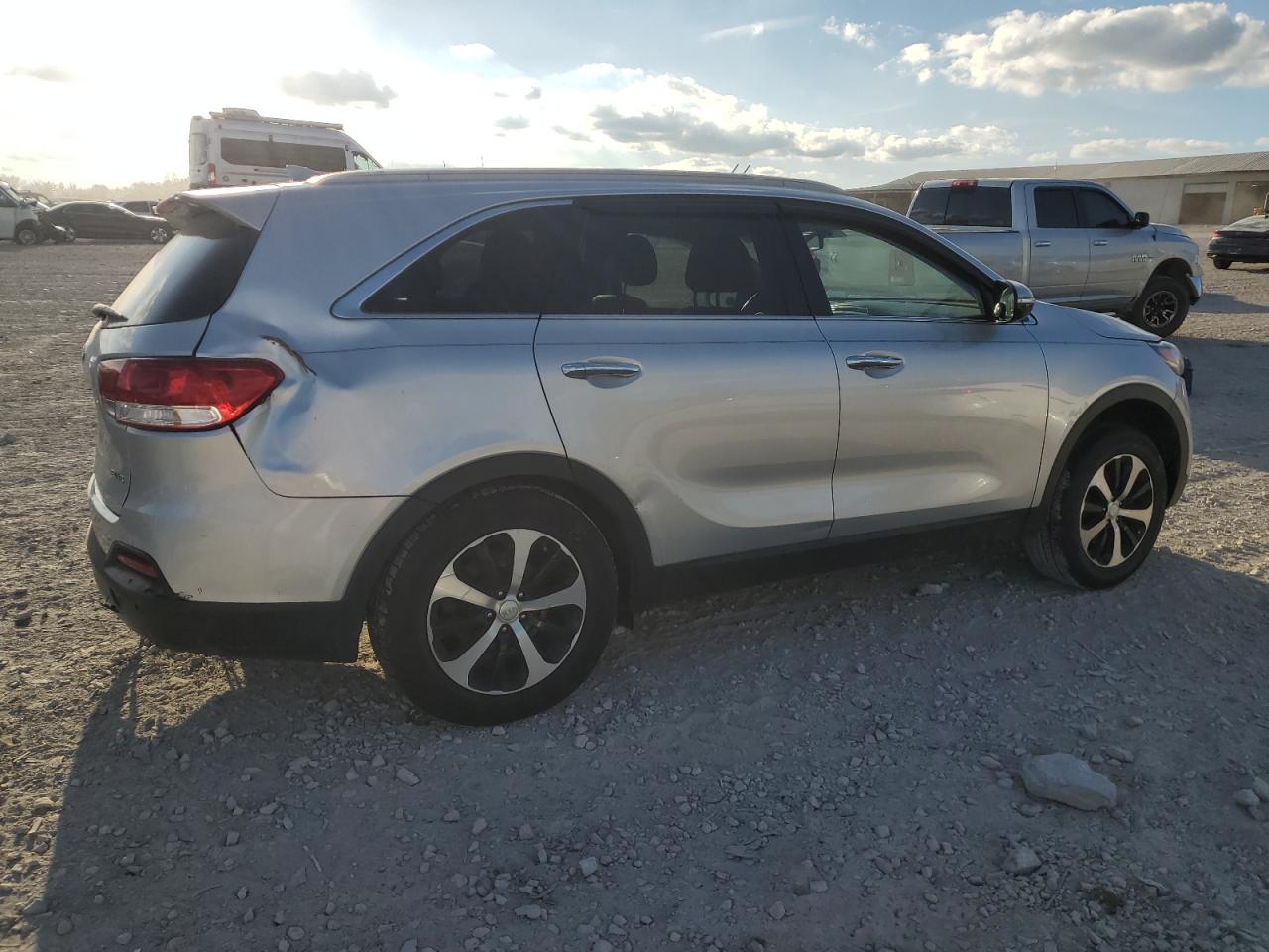 2016 Kia Sorento - Image 3