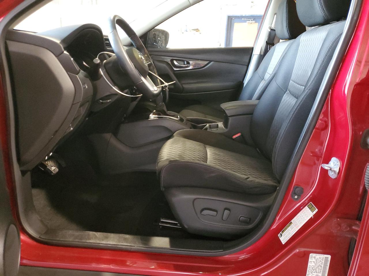 2017 Nissan Rogue - Image 7