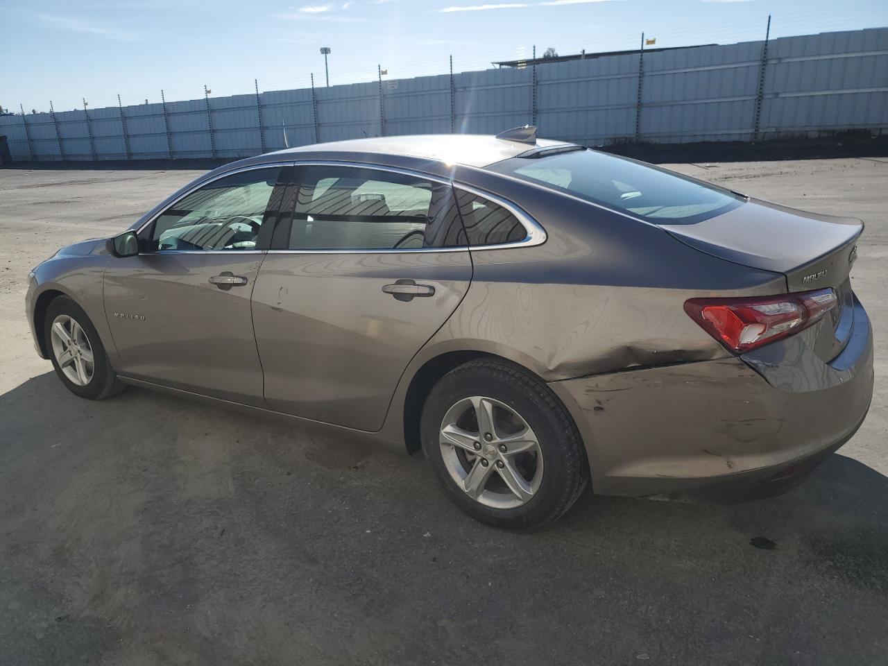 2022 Chevrolet Malibu - Image 2