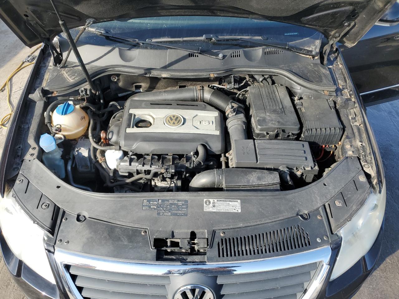 2010 Volkswagen Passat - Image 11