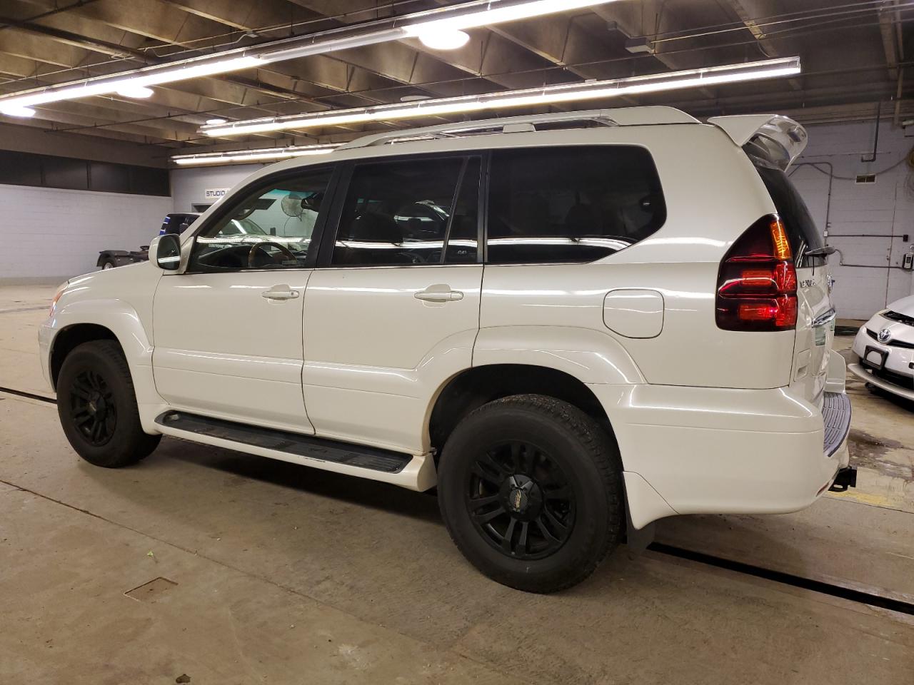 2006 Lexus GX - Image 2