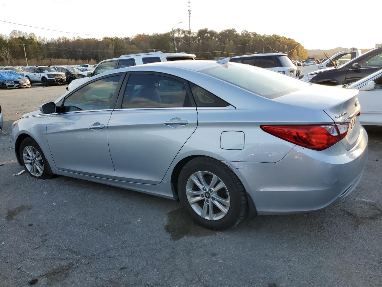 2012 Hyundai Sonata - Image 2