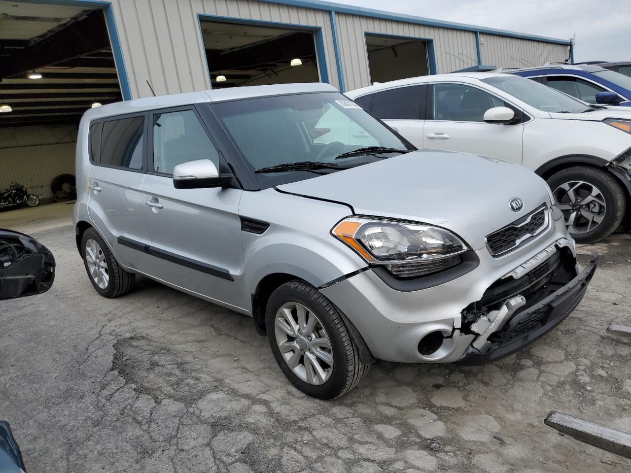 VIN KNDJT2A60D7587081 2013 KIA SOUL no.4