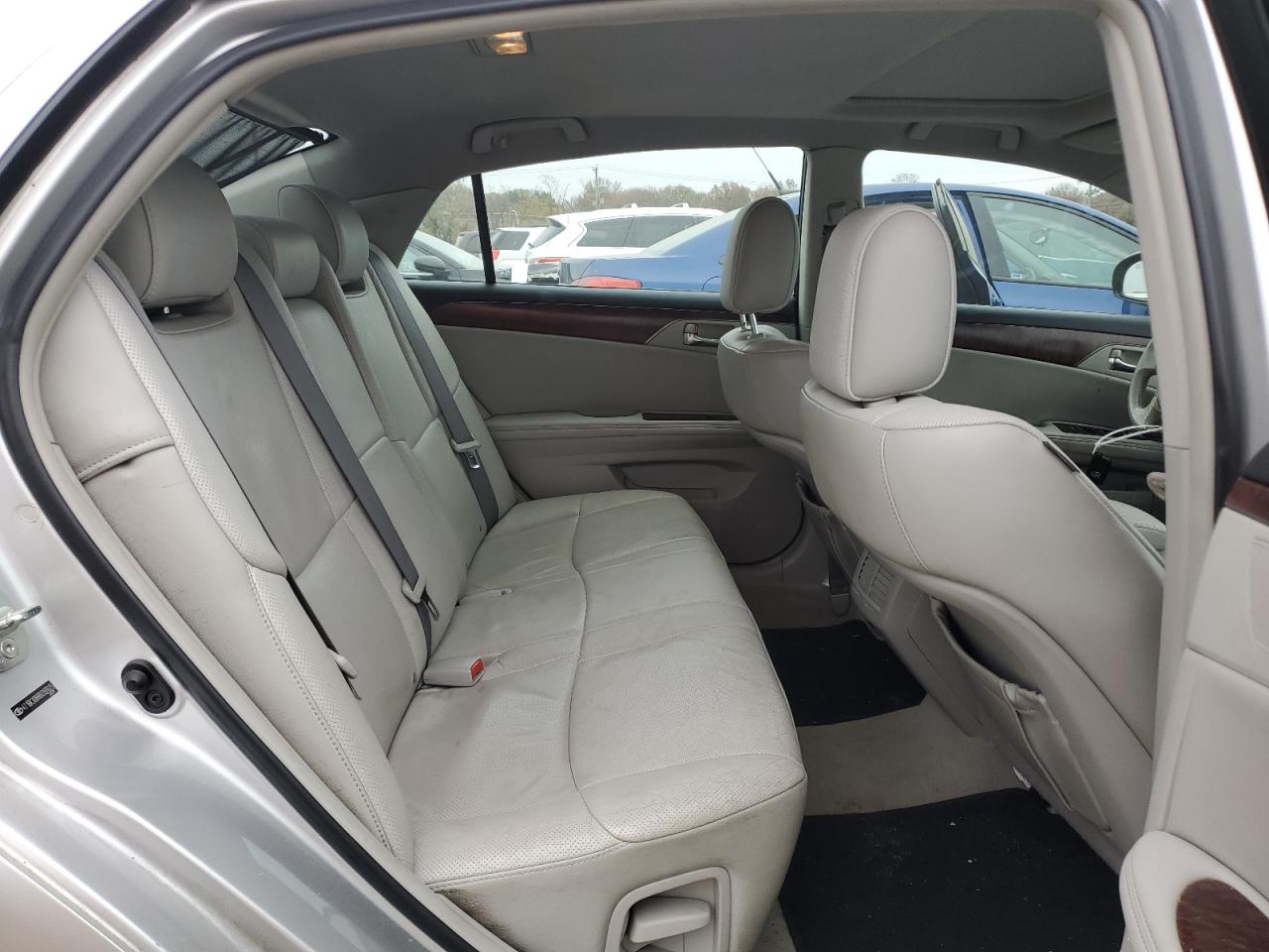 2011 Toyota Avalon - Image 10