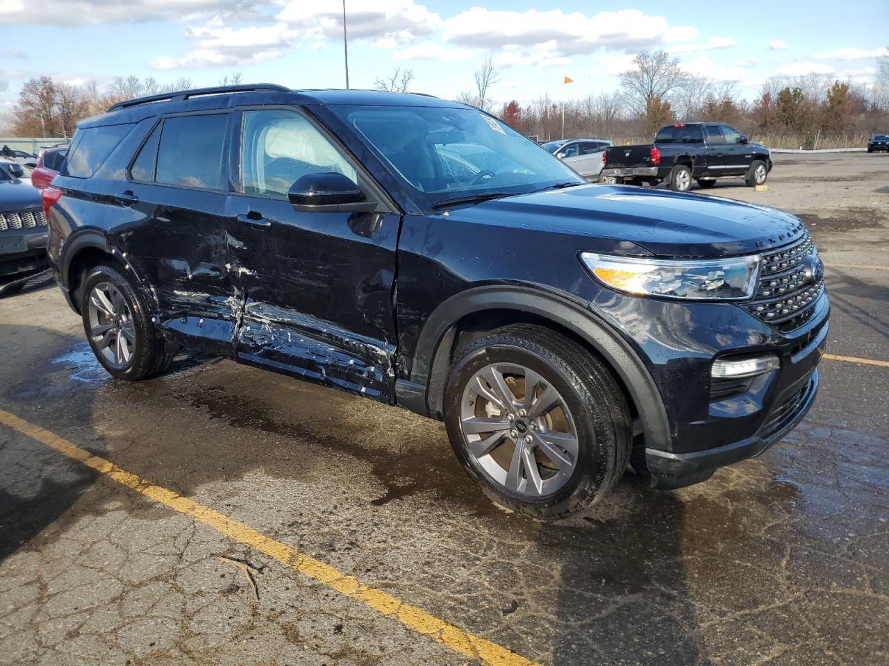 2023 Ford Explorer - Image 4