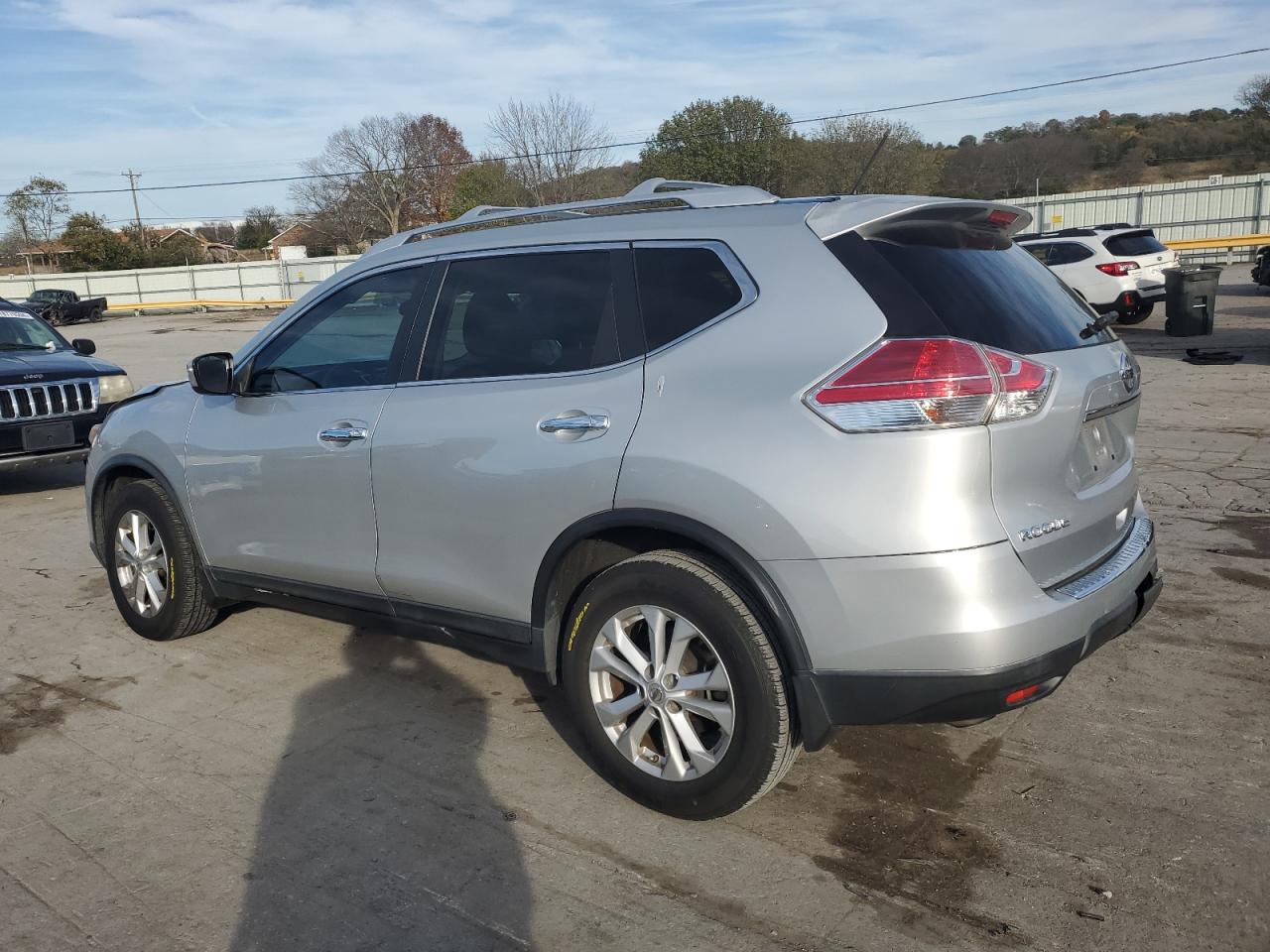 2015 Nissan Rogue - Image 2