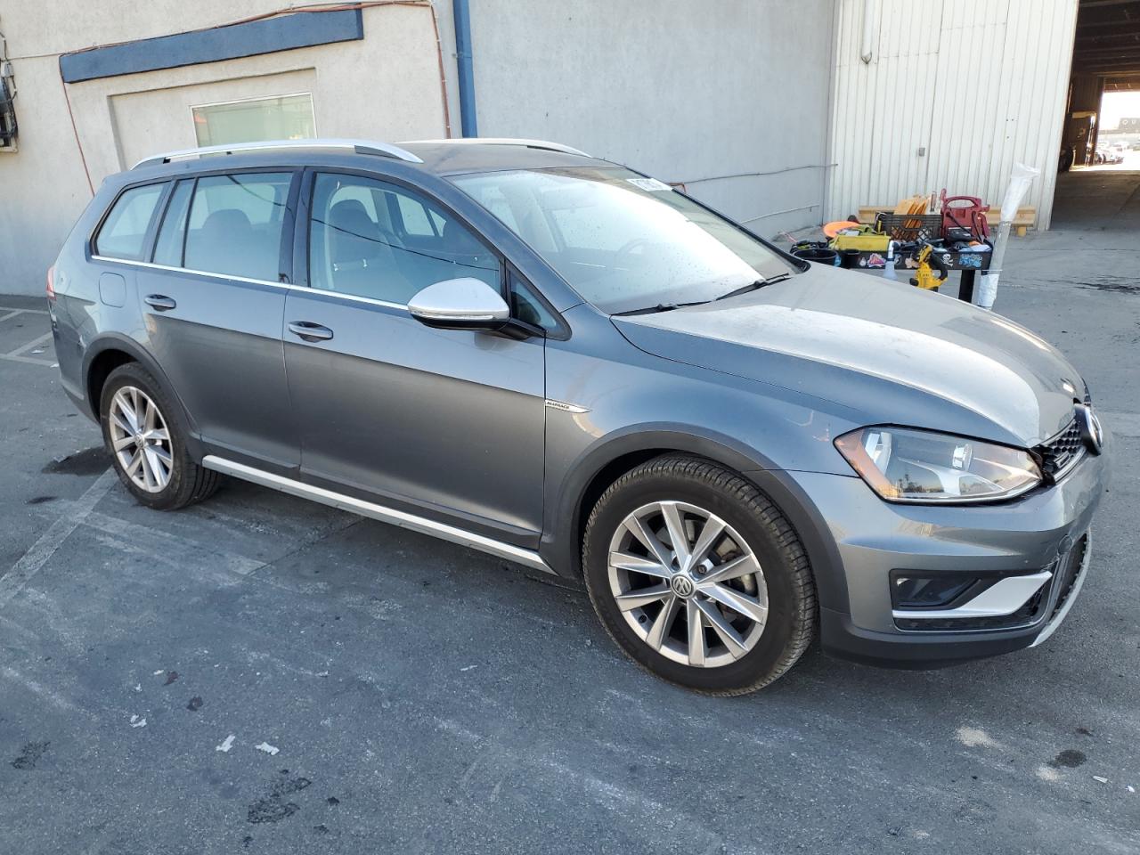 2017 Volkswagen Golf - Image 4
