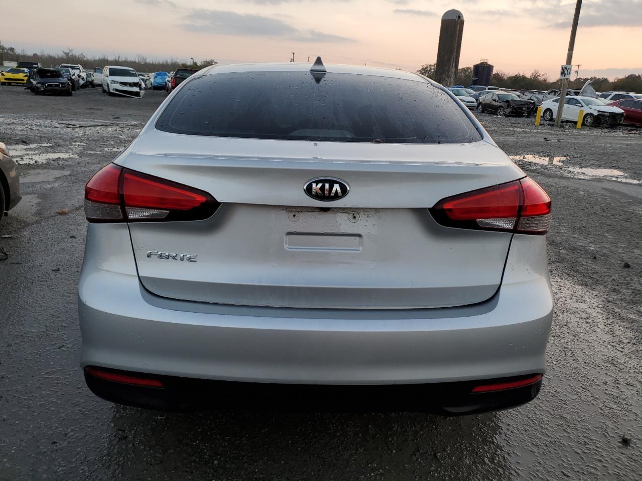 VIN 3KPFL4A71JE238856 2018 KIA FORTE no.6