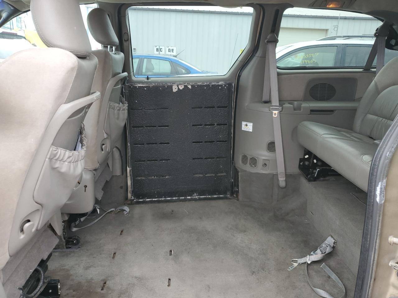 2001 Chrysler Town & Country - Image 11