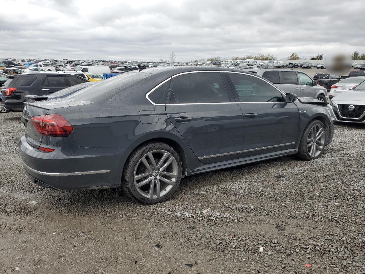 2017 Volkswagen Passat - Image 3