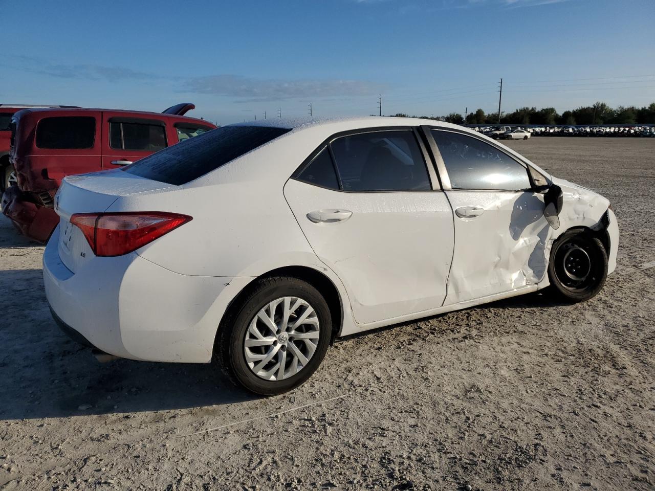 VIN 2T1BURHE0JC091859 2018 TOYOTA COROLLA no.3