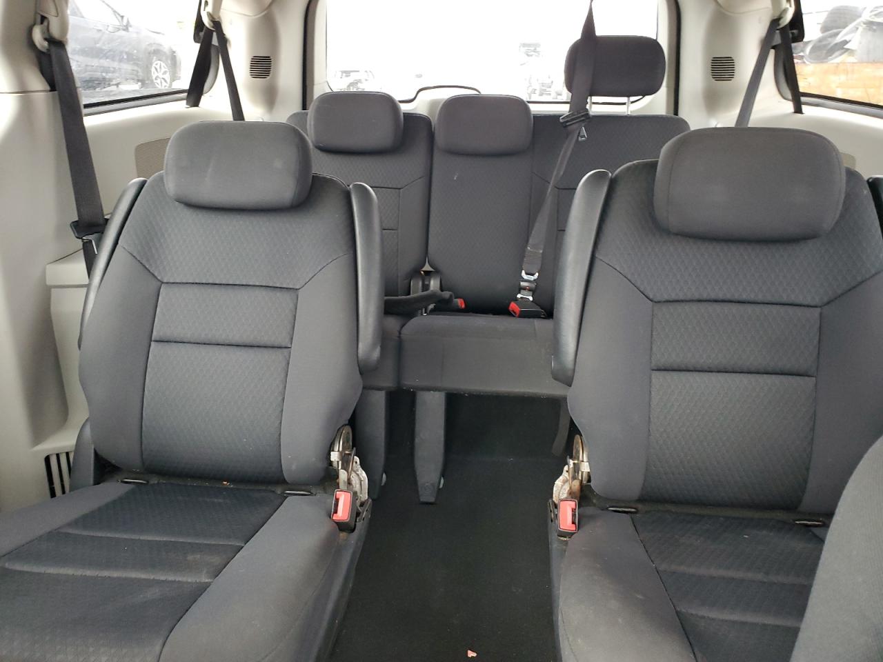 2010 Dodge Caravan - Image 10